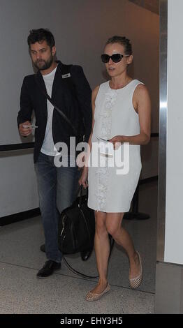 Diane Kruger und ihrem Freund Joshua Jackson kommen am Los Angeles International Airport (LAX) Featuring: Diane Kruger, Joshua Jackson Where: Los Angeles, California, Vereinigte Staaten von Amerika als: 13 Sep 2014 Stockfoto