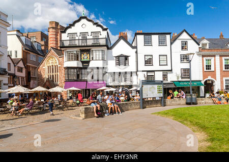 St. Martin Kirche und Mols Kaffeehaus, Kathedrale in der Nähe, Exeter, Devon, England. Stockfoto