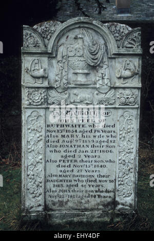 John Peels Grab (berühmte Jäger) in St Kentigurn Kirchhof Caldbeck Cumbria Stockfoto