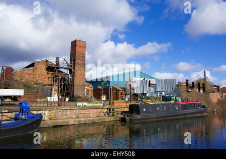 Industrial-Szene bei Stourbridge Canal, Brierley Hill, West Midlands, England, UK Stockfoto