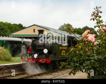 Bluebell Railway Dampflok LBSCR Billinton Radial Tank, No.B473 Birkenhain ist ein 0-6-2 t Motor in Brighton im Jahre 1898 erbaut. Stockfoto