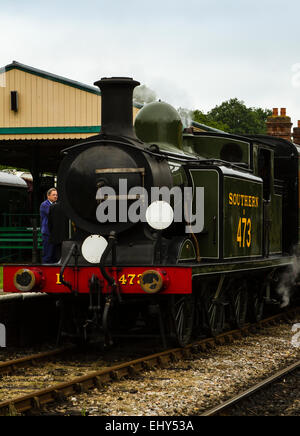 Bluebell Railway Dampflok LBSCR Billinton Radial Tank, No.B473 Birkenhain ist ein 0-6-2 t Motor in Brighton im Jahre 1898 erbaut. Stockfoto