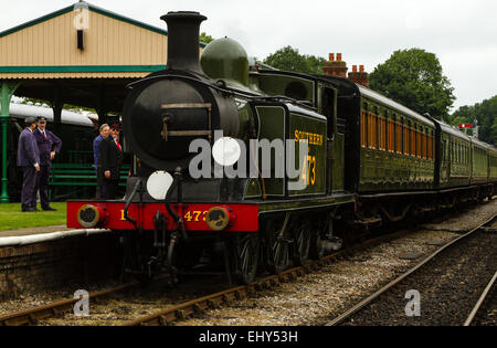 Bluebell Railway Dampflok LBSCR Billinton Radial Tank, No.B473 Birkenhain ist ein 0-6-2 t Motor in Brighton im Jahre 1898 erbaut. Stockfoto