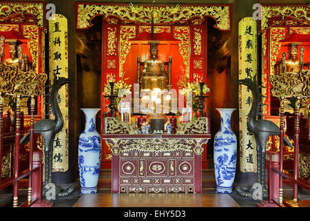 Statue von Kaiser Ly Tanh Tong, kaiserliche Akademie, Temple of Literature, Hanoi, Vietnam Stockfoto