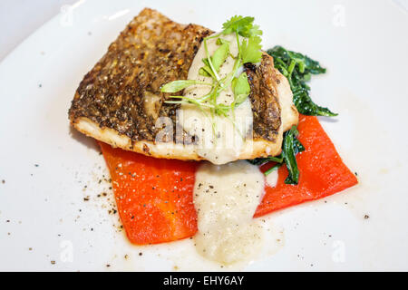 Johannesburg Südafrika, Sandton, Nelson Mandela Square, Piccolo Mondo, Restaurant Restaurants Essen Essen Essen Café Cafés, Mittagessen, Fisch, Meeresfrüchte, SAfri150304052 Stockfoto