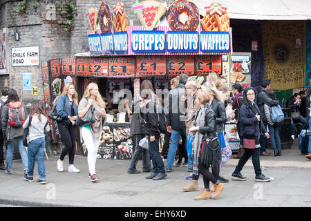 Chalk Farm Road Camden Sonntagsmarkt Geschäfte London England UK Europe Stockfoto