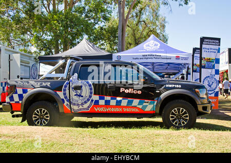 New South Wales Australien Highway Patrol Polizeifahrzeug. Ford f-150 SVT Raptor auf dem Display an einem Land zeigen. Stockfoto