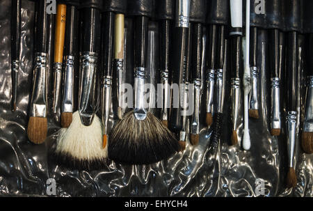 Kiew, Ukraine. 18. März 2015. Zysten, die Make-up, hinter den Kulissen während der ukrainischen Fashionweek tun © Igor Golovniov/ZUMA Draht/Alamy Live News Stockfoto