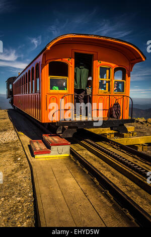 Zug auf die Mount Washington Cog Railway auf Mount Washington in den White Mountains von New Hampshire. Stockfoto