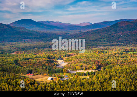 Blick vom Dom Felsvorsprung am Echo Lake State Park, New Hampshire. Stockfoto