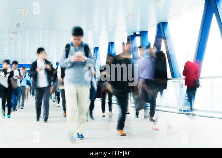 Bewegung verwischt Pendler in Hong Kong Stockfoto