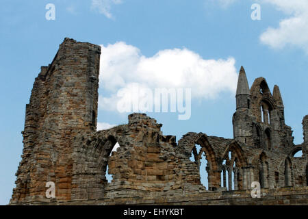 Malerische Aussicht auf die Ruinen von Whitby Abbey in North Yorkshire, England. Stockfoto