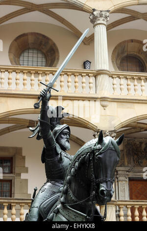 Reiterstatue von Eberhard i., Graf von Württemberg (1265-1325) im Hof des alten Schlosses (Altes Schloss), Stuttgart, Deutschland Stockfoto