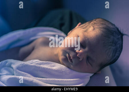 Neues Baby geboren schlafen Stockfoto