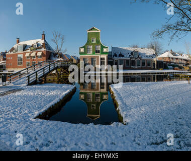 Niederlande, Holland, Europa, Koog Aan de Zaan, Windmühle Museum, Haus, Wasser, Winter, Schnee, Eis, Reflexionen, Stockfoto