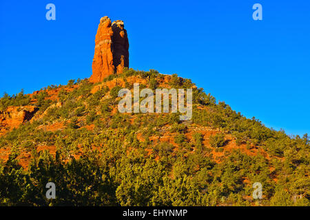 Chimney Rock gesehen von Adante Trail, Sedona, Arizona, USA Stockfoto