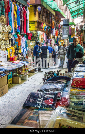 Touristische Souvenirs im Souk Khan el-Khalili in Kairo. Stockfoto