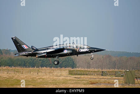 Dassault/Dornier Alpha Jet RAF Lossiemouth, Morayshire nähert.  SCO 9655. Stockfoto