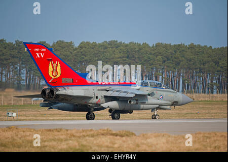 Die RAF XV (15) Sqn Anniversary1915 2015 GR4 Tornado feiert 100 Jahre, da das Geschwader zuerst gebildet wurde.  SCO 9656. Stockfoto