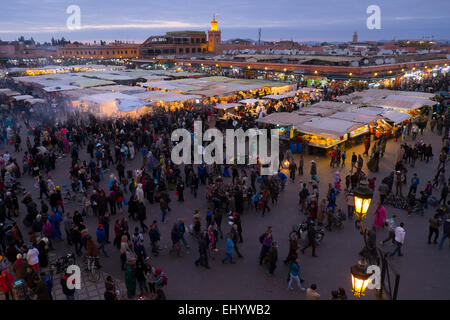 Essensstände, Djemaa el-Fna-Platz, Medina, Altstadt, Marrakesch, Marokko, Nordafrika Stockfoto