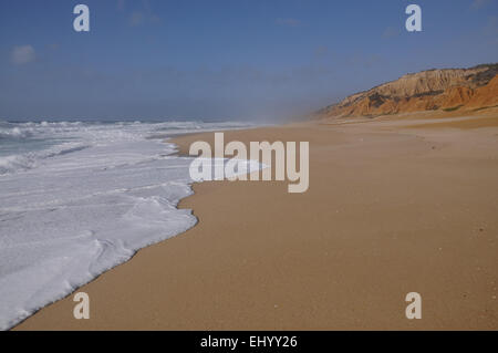 Portugal, Europa, Atlantik, Küste, Praia da Gale, Fontainhas, Melides Alentejo, Longueira, Klippen, Strand, Meer, Sand, Meer Stockfoto