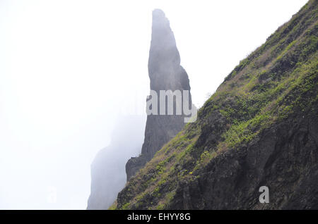 Kap Verde, Kapverden, Santo Antao, Ribeira, Paul, Cabo da Ribeira, Trail, Felsen, Klippe, jäh, Berge, Punkte Stockfoto