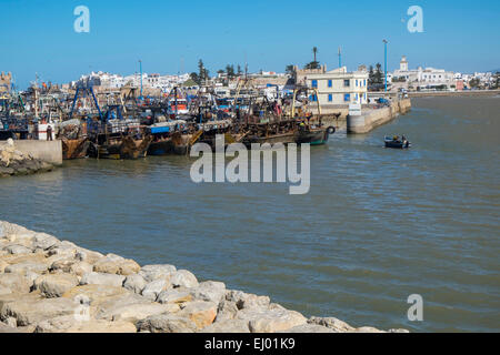 Angelboote/Fischerboote im Hafen von Essaouira, Marokko, Nordafrika Stockfoto