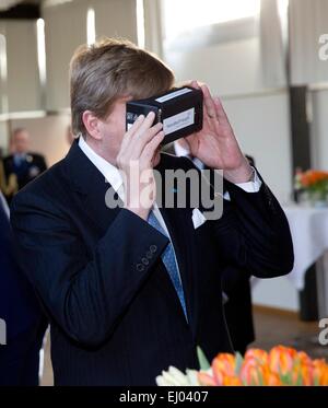 Kopenhagen, Dänemark. 18. März 2015. König Willem-Alexander der Niederlande besucht Bispebjerg Hospital in Kopenhagen, Dänemark, 18. März 2015. Der niederländische König und die Königin sind in Dänemark für einen zweitägigen Staatsbesuch. Bildnachweis: Dpa picture Alliance/Alamy Live News Stockfoto