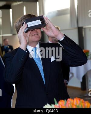 Kopenhagen, Dänemark. 18. März 2015. König Willem-Alexander der Niederlande besucht Bispebjerg Hospital in Kopenhagen, Dänemark, 18. März 2015. Der niederländische König und die Königin sind in Dänemark für einen zweitägigen Staatsbesuch. Bildnachweis: Dpa picture Alliance/Alamy Live News Stockfoto