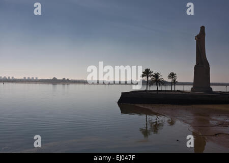 Christopher Columbus riesige Statue am Fluss Tinto, Huelva, Spanien Stockfoto