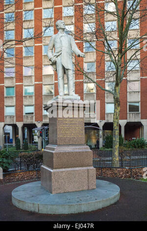 Statue (1887) von J Havard Thomas von Bristol MP und Millionär Philanthrop, Samuel Morley (1809-1886). Stockfoto