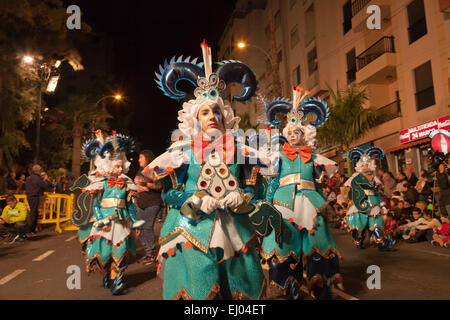 bunte Kostüme beim Karneval in Santa Cruz De Tenerife, Teneriffa, Kanarische Inseln, Spanien, Europa Stockfoto