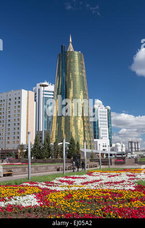 Astana, Avenue, Boulevard, Stadt, Blumen, Pflanzen, Kasachstan, Zentralasien, Monument, New, Nurzhol, Architektur, Blumen Auto Stockfoto