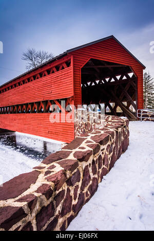 Sach Covered Bridge während des Winters, in der Nähe von Gettysburg, Pennsylvania. Stockfoto