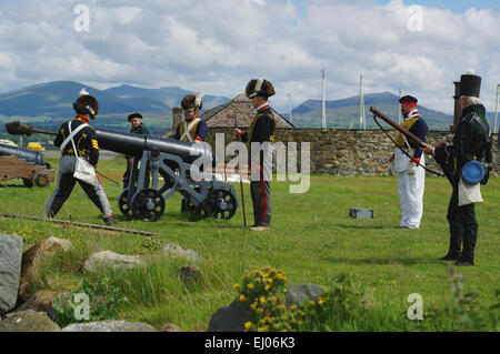 Kanone abfeuern, Anglesey Husaren, Fort Belan, Caernarfon, Gwynedd Stockfoto