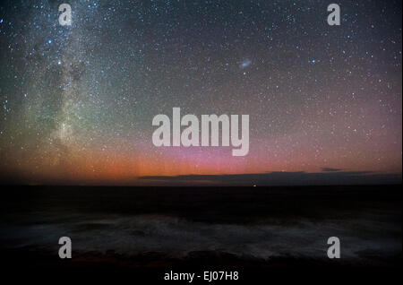 Aurora Australis (Südlichter) und Nachthimmel vom 13. Strand. Barwon Heads. Victoria. Australien. 22:00 18 März 2015. Stockfoto