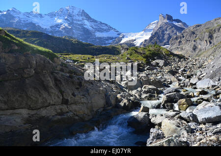 Schweiz, Europa, Kanton Bern, Berner Oberland, Valley, Lauterbrunnen, Bach, Berg, Gipfel, Höhepunkt, Tschingel-Litschina, Br Stockfoto