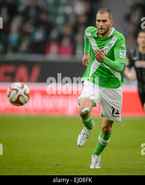 Wolfsburg, Deutschland. 15. März 2015. Wolfsburgs Bas Dost in Aktion während der Fußball-Bundesliga Spiel VfL Wolfsburg Vs SC Freiburg in Wolfsburg, Deutschland, 15. März 2015. Foto: Thomas Eisenhuth/Dpa - NO-Draht-SERVICE-/ Dpa/Alamy Live News Stockfoto