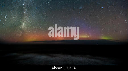 Aurora Australis (Südlichter) und Nachthimmel vom 13. Strand. Barwon Heads. Victoria. Australien. 22:00 18 März 2015. Stockfoto