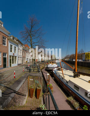 s-Hertogenbosch, Den Bosch, Niederlande, Holland, Europa, Stadt, Dorf, Wasser, Frühling, Alter Hafen Stockfoto