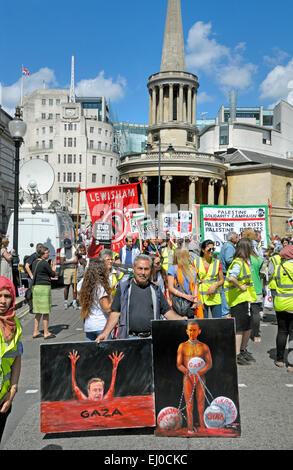 Kaya Mar, türkischer Karikaturist mit Bildern von David Cameron und Barack Obama, London, 2014 Stockfoto