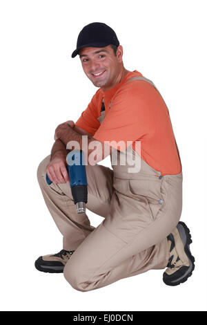 Handwerker, die mit einer Schraube-Pistole Stockfoto