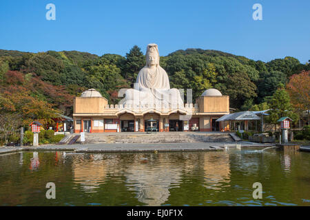 Japan, Asien, Kyoto, Landschaft, Ryozen Kannon, Tempel, Architektur, groß, Buddha, bunt, Herbst, Denkmal, keine Menschen, Teich, refl Stockfoto