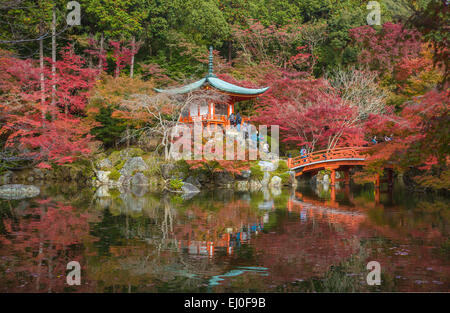 Brücke, Daigo-Ji, Japan, Asien, Kansai, Kyoto, Japan, Landschaft, Tempel, bunt, Herbst, Garten, Momiji, keine Menschen, Teich, rot, Stockfoto