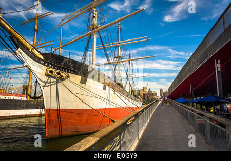 Das Wavertree Segelschiff am South Street Seaport in Manhattan, New York. Stockfoto