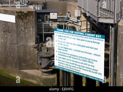 Die Bucht von Cardiff Flut Penarth Seite Wales Großbritannien Stockfoto