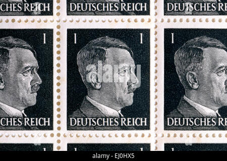 Deutsche 1pf Marken des Deutsches Reiches zeigt Hitler Porträt Stockfoto