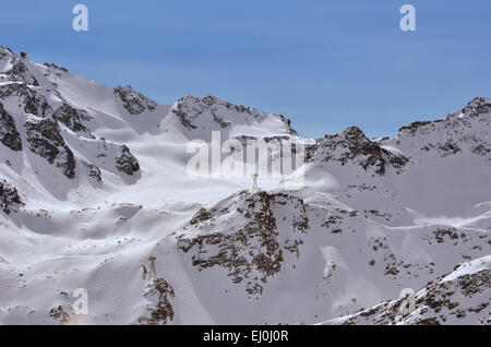 der höchste Punkt der Verbier und 4 Täler-Skigebiet, Mont Fort, mit seiner Vielzahl von Möglichkeiten für Ski Trail Stockfoto