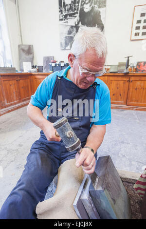 Wales, Gyynedd, Llanberis, das Nationalmuseum Schiefer Schiefer Teilung Demonstration Stockfoto