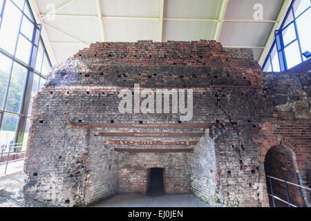 England, Shropshire, Ironbridge, Colbrookdale Museum of Iron, alten Ofen, wo Abraham Darby zuerst geschmolzen, Eisen mit Koks tzen Stockfoto